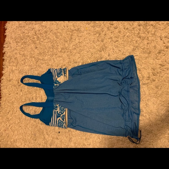 Blue floral lululemon tank top - Picture 3 of 6